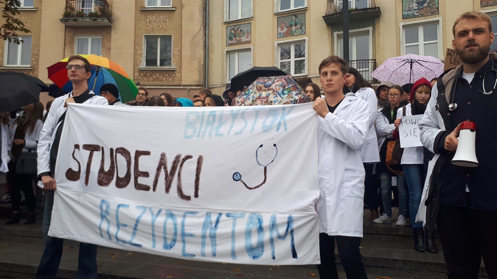 Lekarze rezydenci zapowiedzieli masowe wypowiadanie klauzuli opt-out