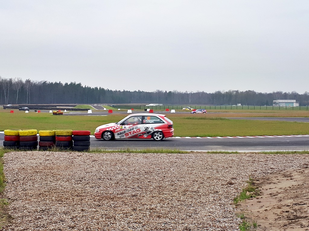 To miejsce przeznaczone m.in. do doskonalenia techniki jazdy – w Białymstoku otwarto tor samochodowy