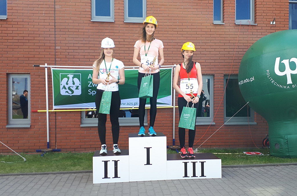 Kobiecy bieg w ramach akcji "Dziewczyny na Politechniki"
