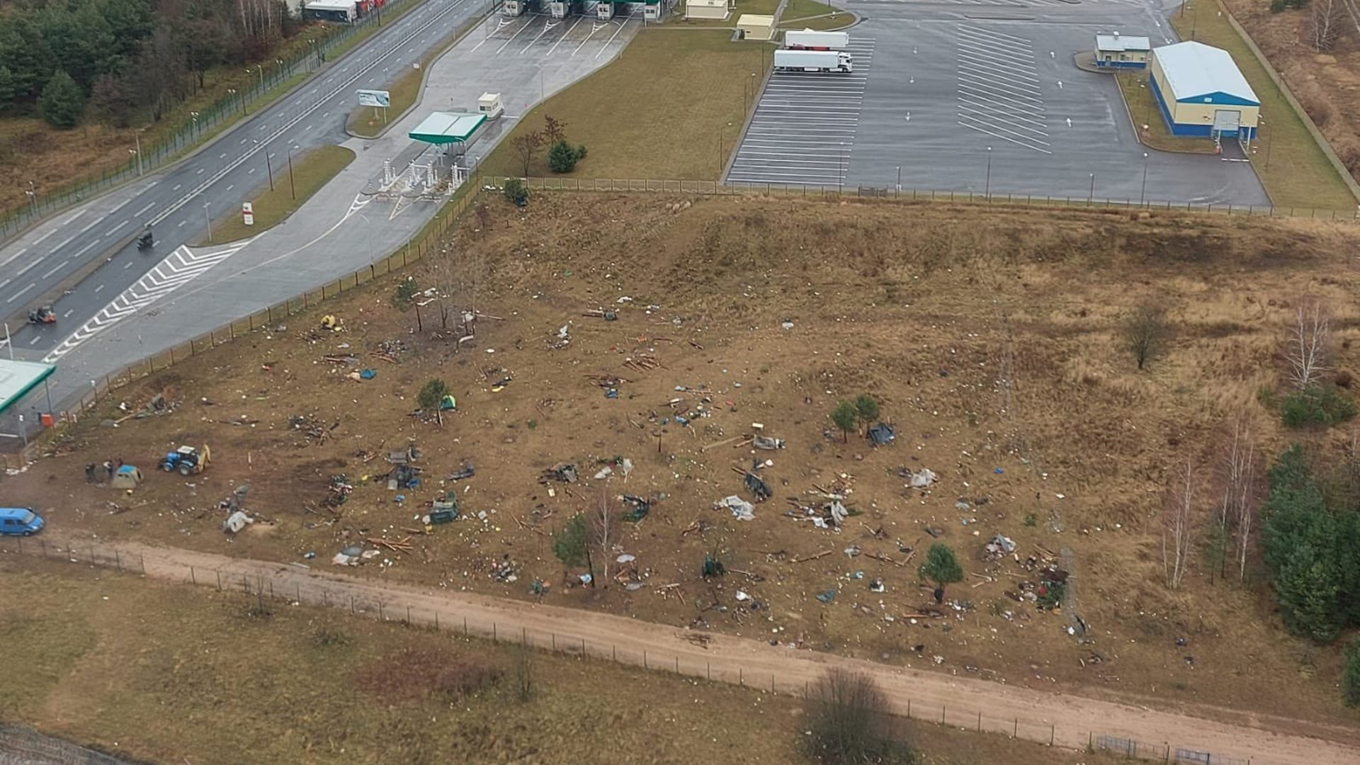 Policja: Opustoszałe obozowiska pod Kuźnicą następstwem zdecydowanej postawy polskich służb