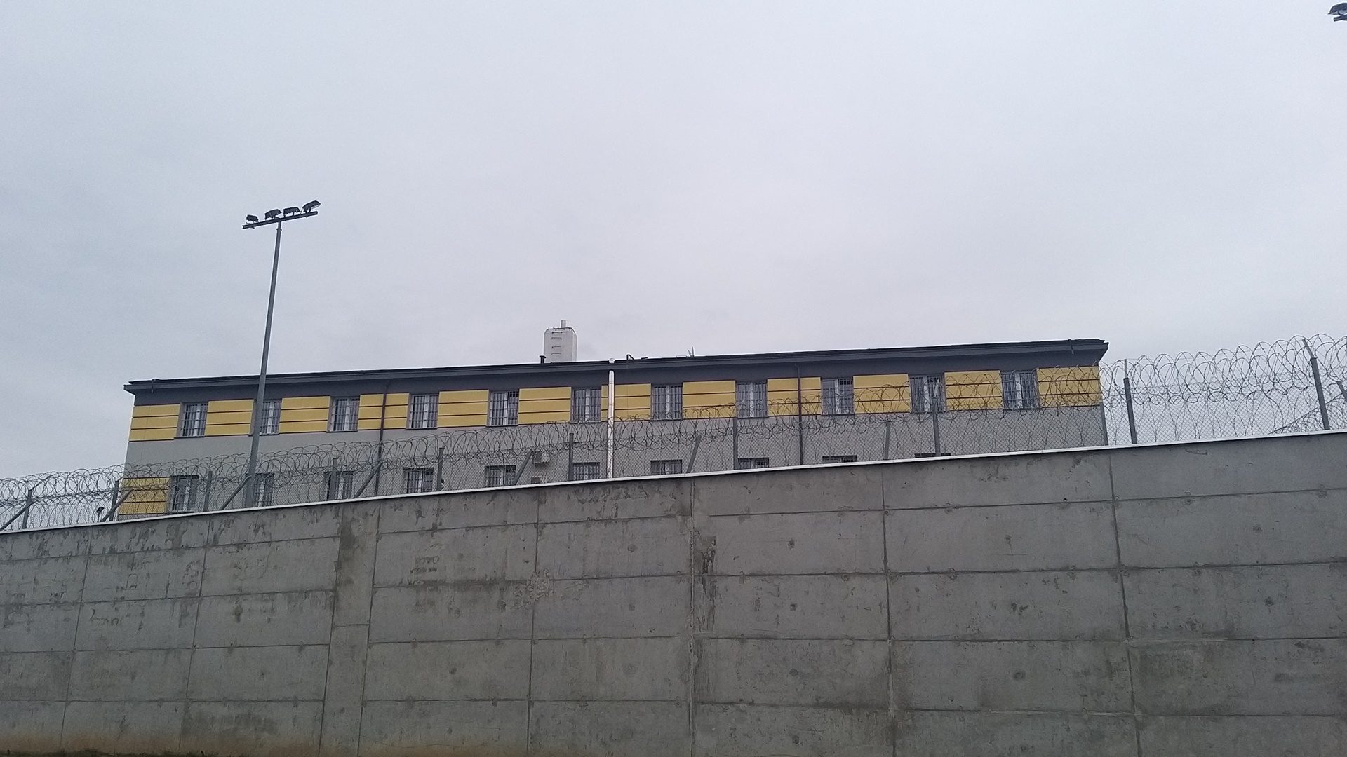 Coraz więcej skazanych pracuje