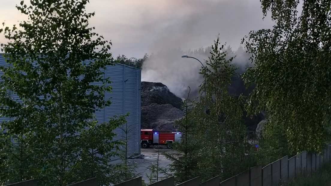 Ponowny pożar hałdy śmieci w sortowni odpadów w podbiałostockich Studziankach