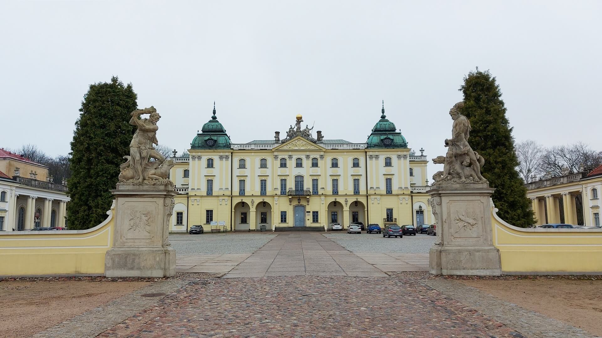 UMB chce wybudować podziemną aulę pod dziedzińcem głównym Pałacu Branickich