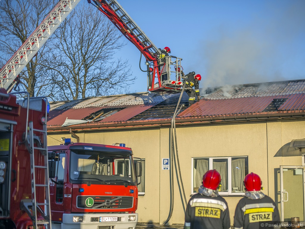 Pożar hal produkcyjnych przy Al. Piłsudskiego w Łomży