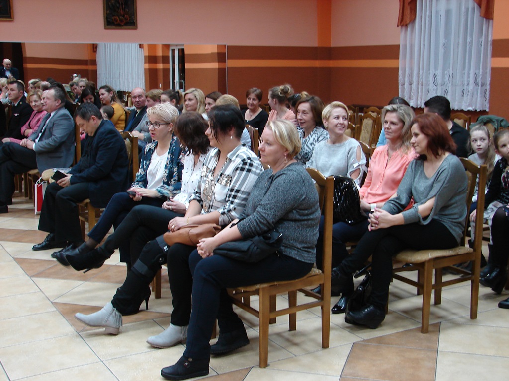 Nauczyły się samoobrony i udzielania pierwszej pomocy - 35 pań z Szumowa ukończyło zajęcia "Bezpieczna kobieta"