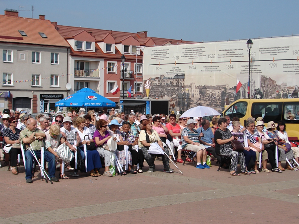 Warsztaty, koncerty i pokaz mody - Seniorada na Starym Rynku w Łomży