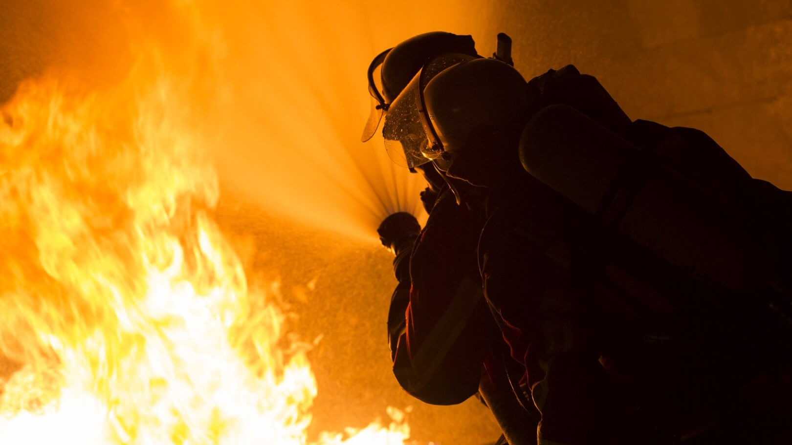 Nocny pożar drewnianego domu przy ul. Młynowej w Białymstoku