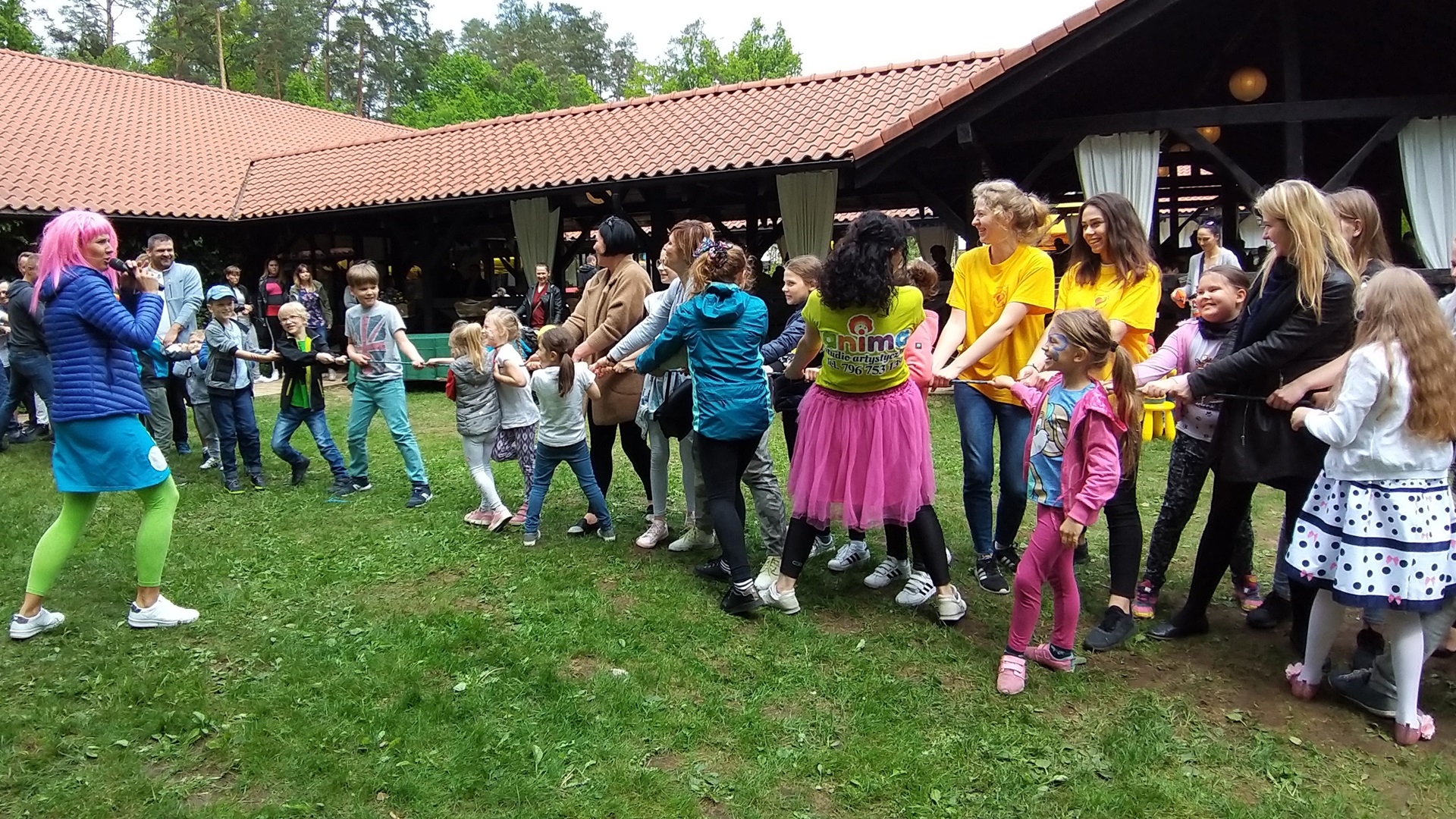 Podopieczni białostockiej Fundacji "Pomóż Im" biorą udział w rodzinnym pikniku w Supraślu