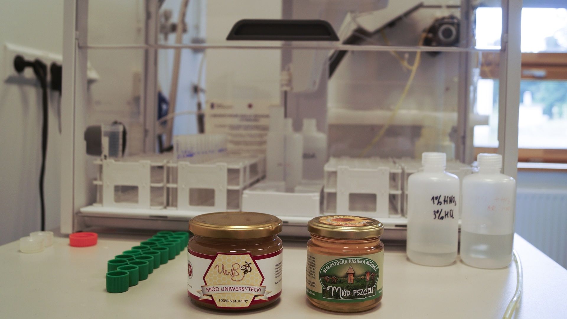 Miody z białostockiej miejskiej pasieki i tej z uniwersyteckiego kampusu są doskonałej jakości
