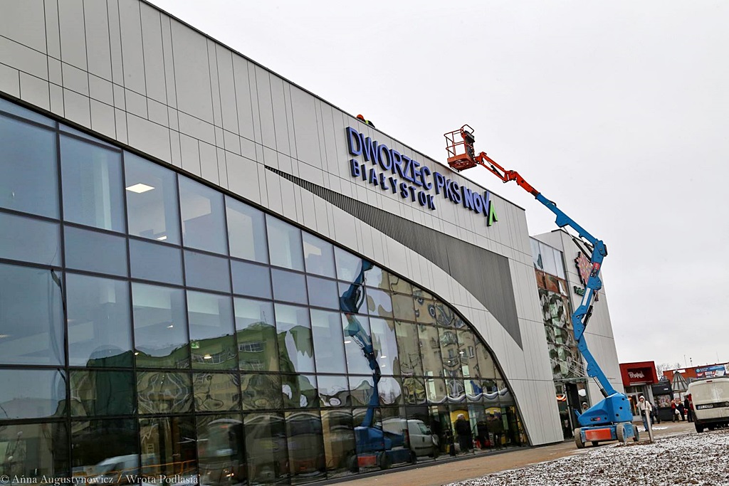 Na dworcu PKS Nova jest już napis BIAŁYSTOK