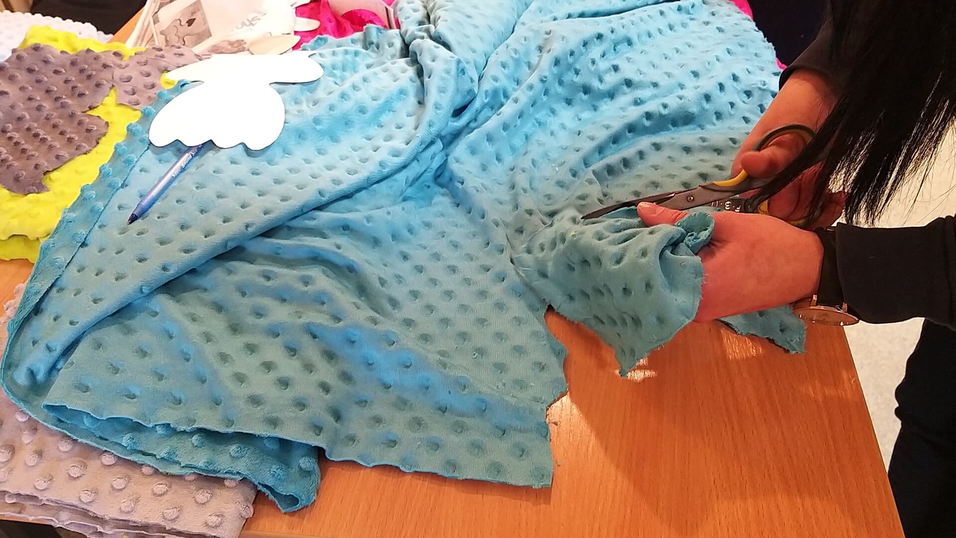 Kobiety z Aresztu Śledczego w Białymstoku uszyły maskotki dla swoich dzieci