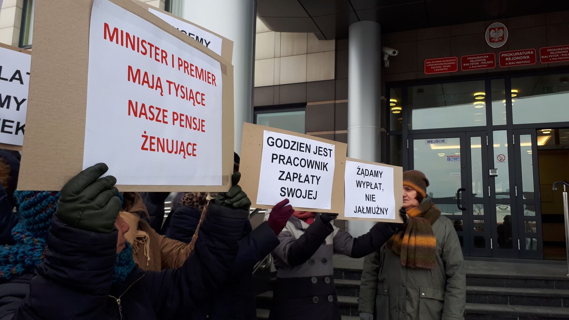 Nie chcą pracować za grosze - pracownicy wymiaru sprawiedliwości protestują w Białymstoku