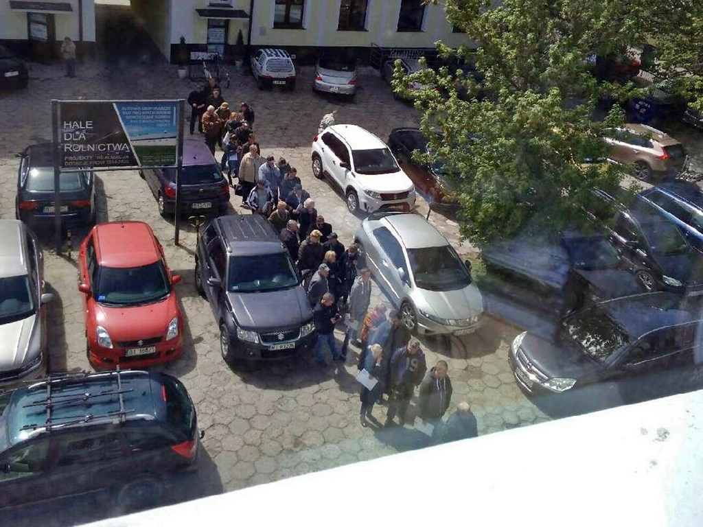 Kolejki rolników przed biurem Agencji Restrukturyzacji i Modernizacji Rolnictwa w Białymstoku