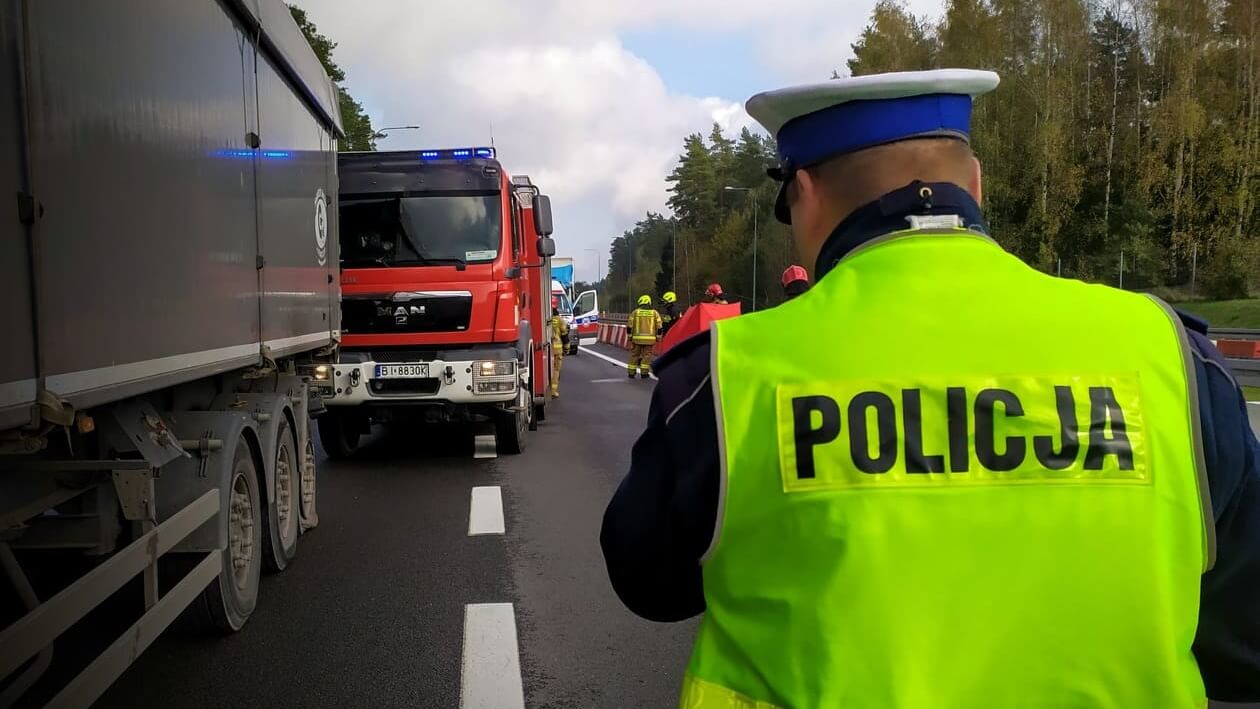 Jedna osoba zginęła w wypadku w Sochoniach koło Białegostoku - samochodem uciekali imigranci