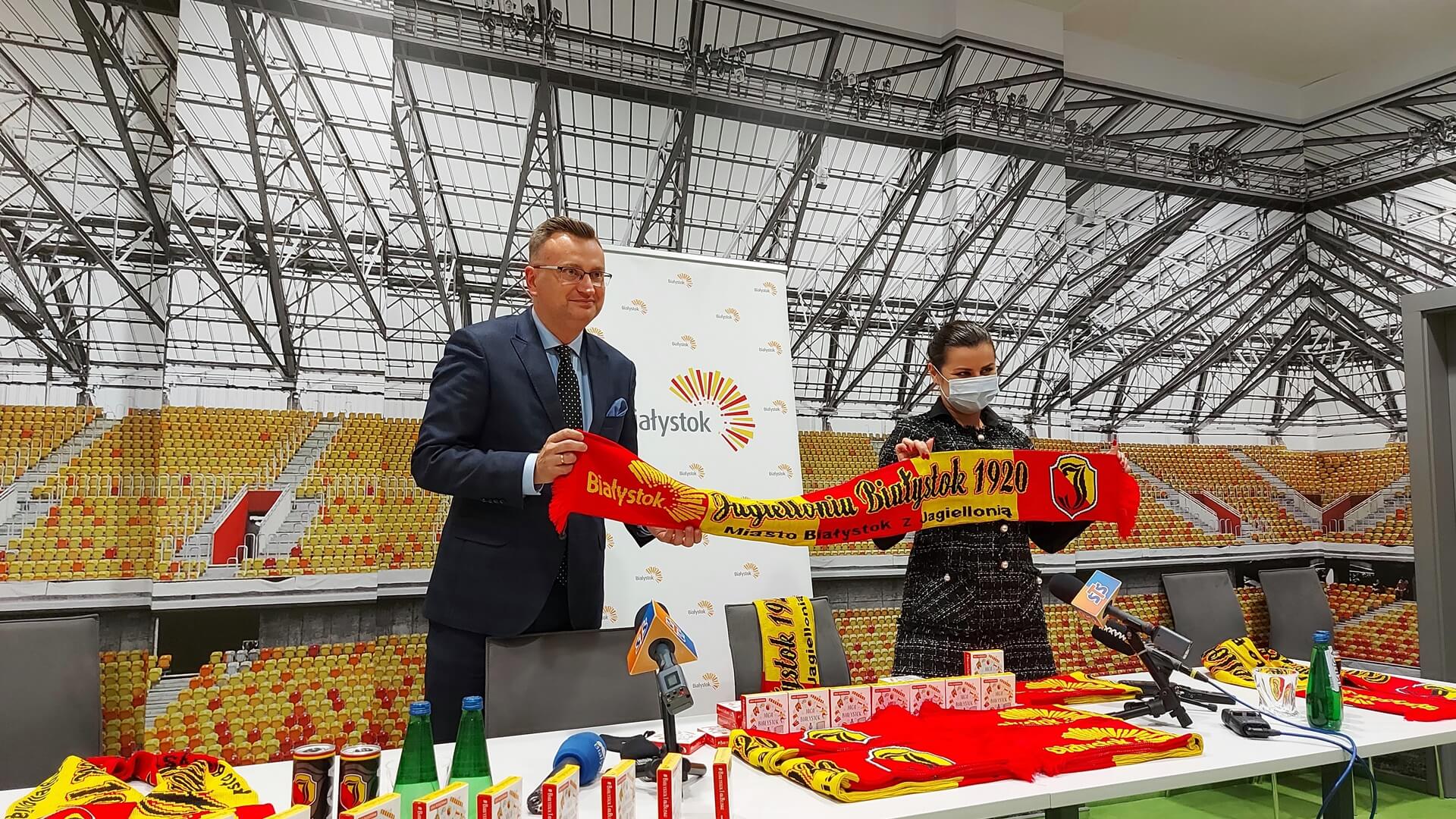 Jagiellonia i miasto Białystok stworzyły gadżety dla kibiców żółto-czerwonych