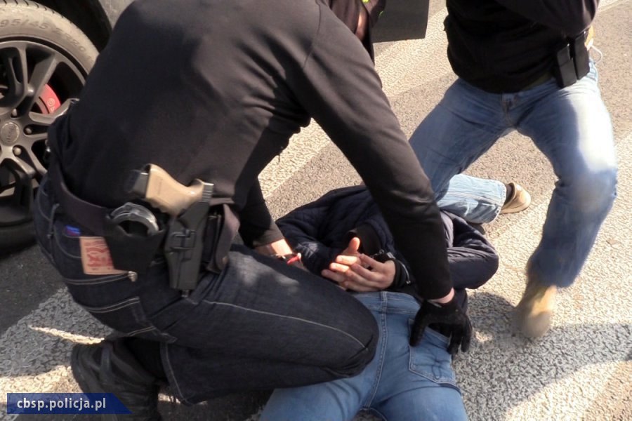 Dwie grupy handlujące narkotykami na dużą skalę rozbili policjanci białostockiego CBŚ