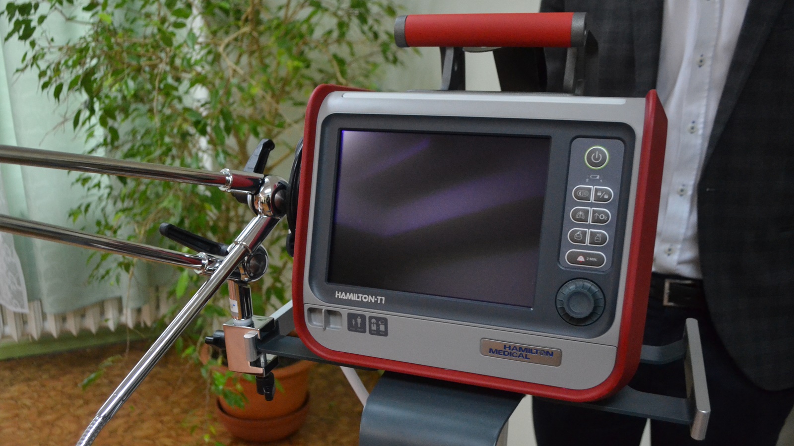 W Szpitalu Wojewódzkim w Suwałkach zabrakło respiratorów dla chorych na Covid-19