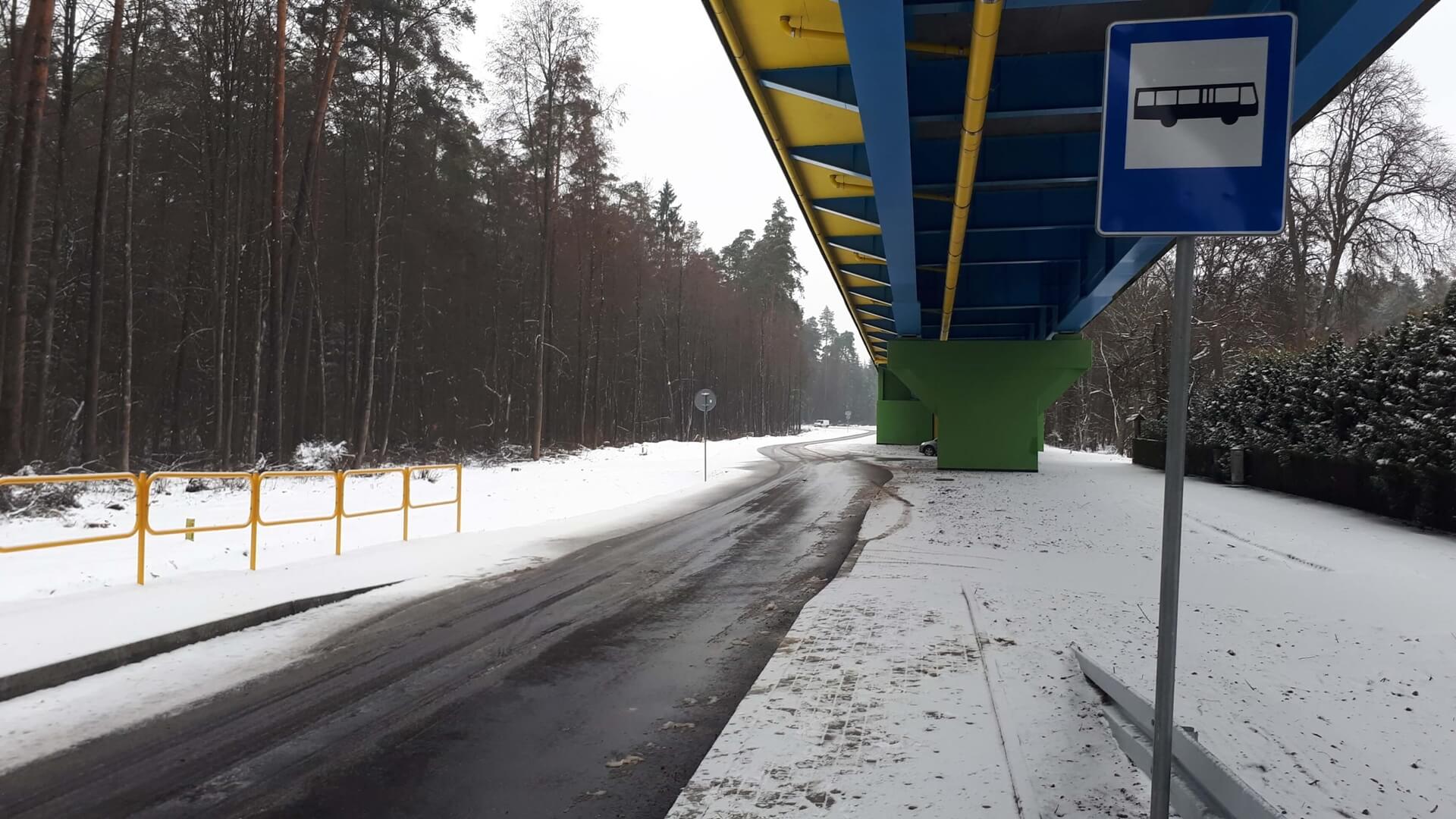 Mieszkańcy Krasnego odcięci od komunikacji publicznej - przeszkadza nowoczesna estakada