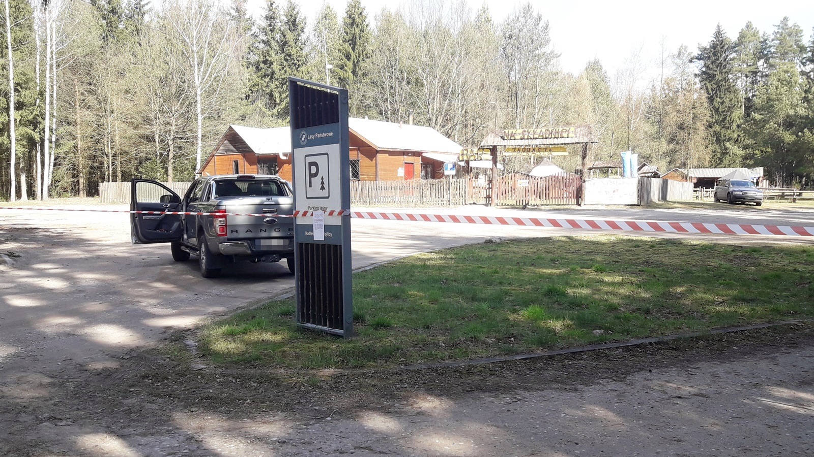 Leśne drogi i parkingi zagrodzone