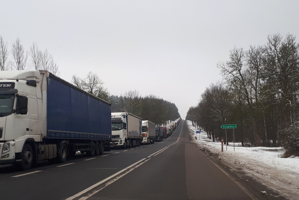 Ponad 6-kilometrowa kolejka tirów przed przejściem granicznym w Kuźnicy
