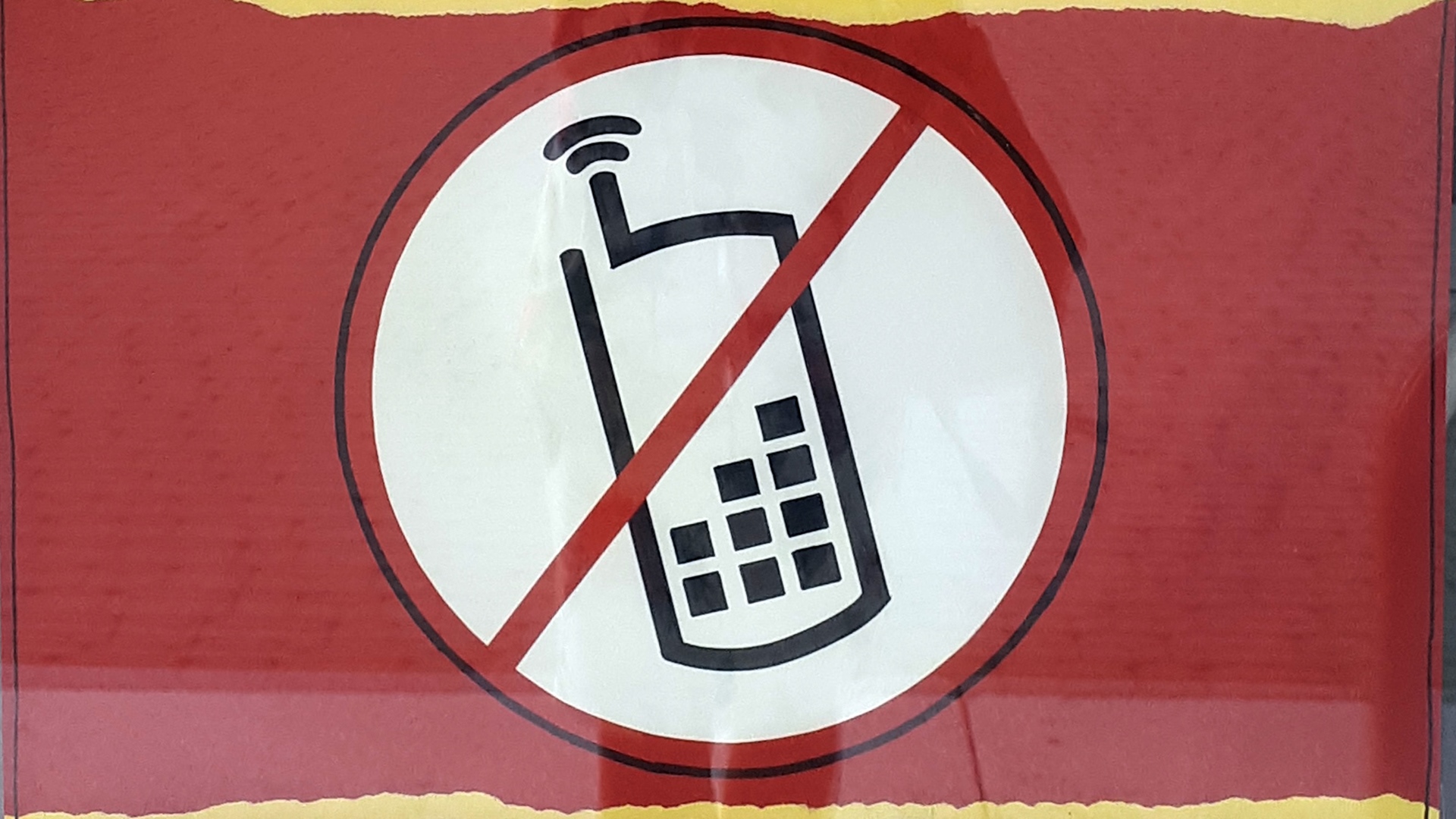 Smartfony na cenzurowanym - zakazywać czy nie?