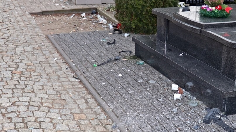 Zdewastowali łomżyński cmentarz - teraz odpowiedzą przed sądem