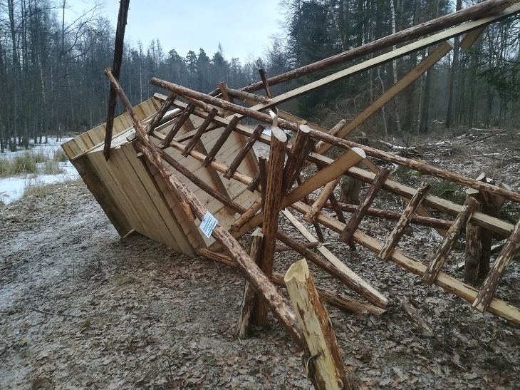 Myśliwskie ambony w okolicach Białowieży zniszczone. Policja szuka sprawców