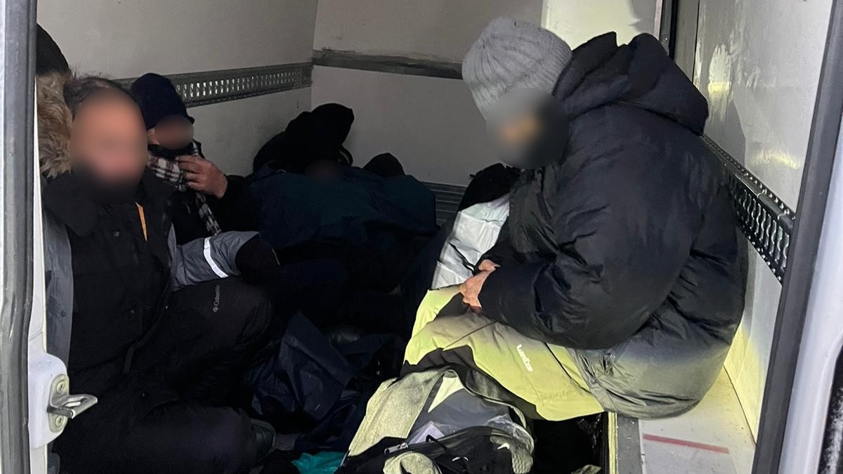 Policja zatrzymała kolejne osoby przewożące migrantów