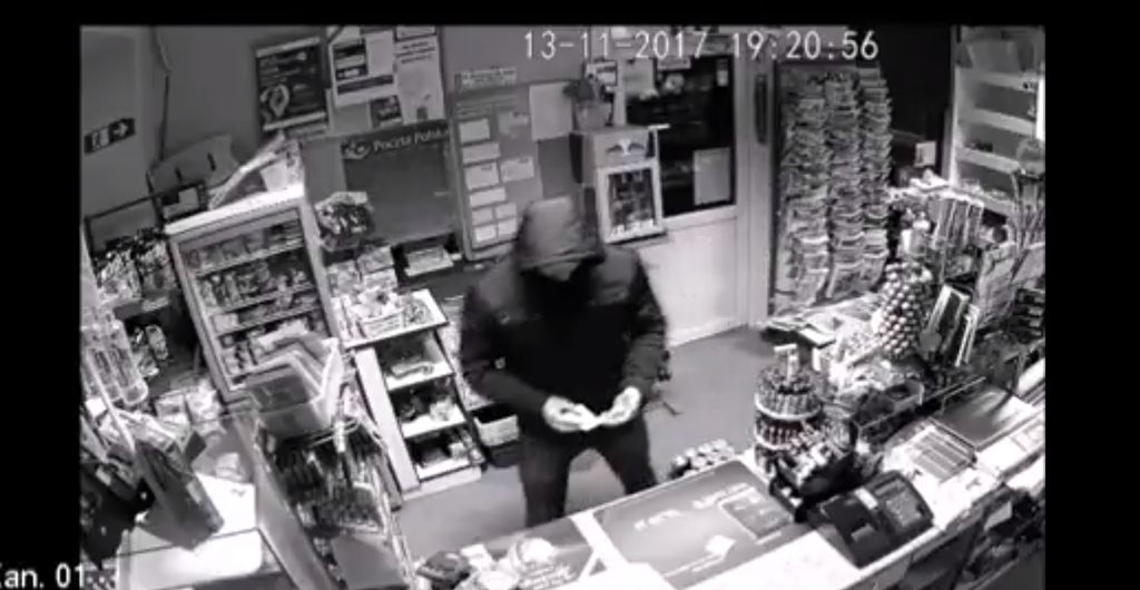 Policja poszukuje mężczyzny, który w Barszczewie obezwładnił sprzedawczynię i ukradł pieniądze