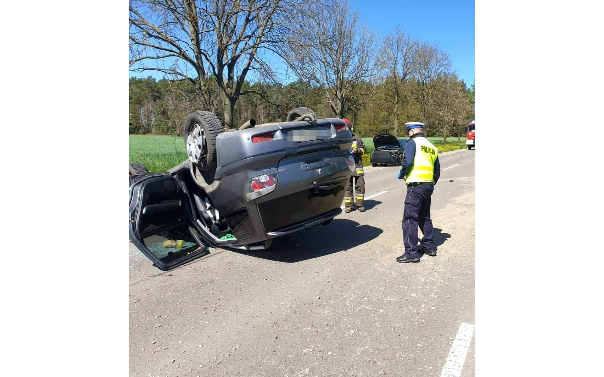 Wypadek w pobliżu miejscowości Dziękonie - 2 osoby ranne, w tym dziecko