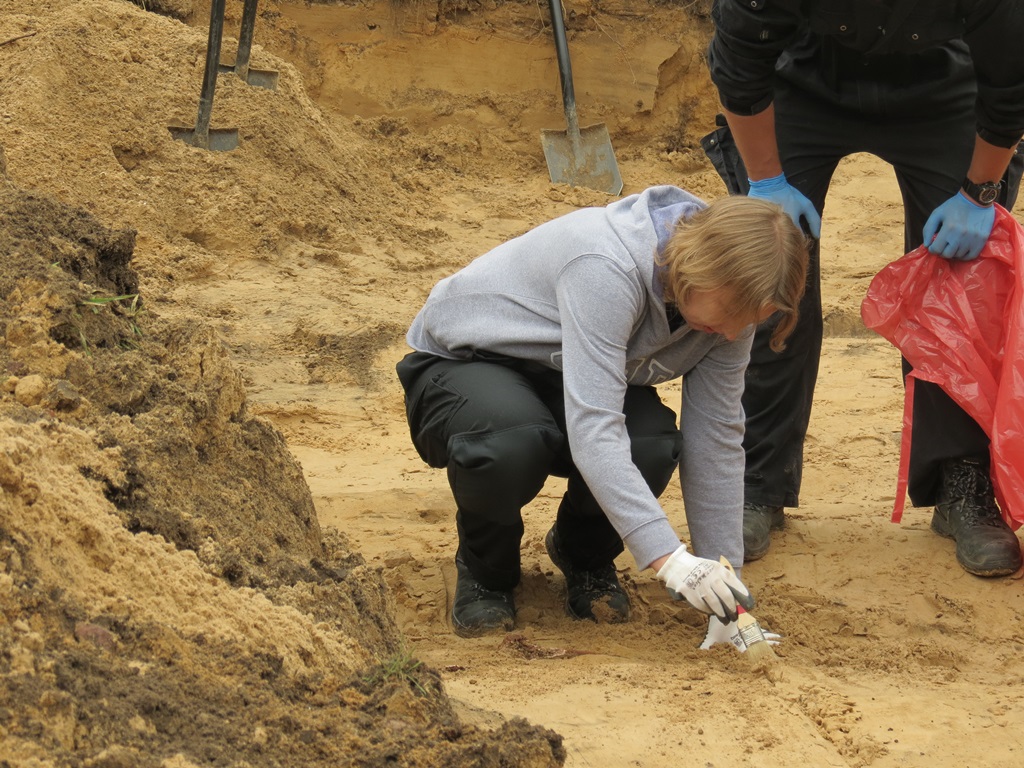 Prace ekshumacyjne w okolicy cmentarza prawosławnego w Białymstoku - odkopano ludzkie szczątki
