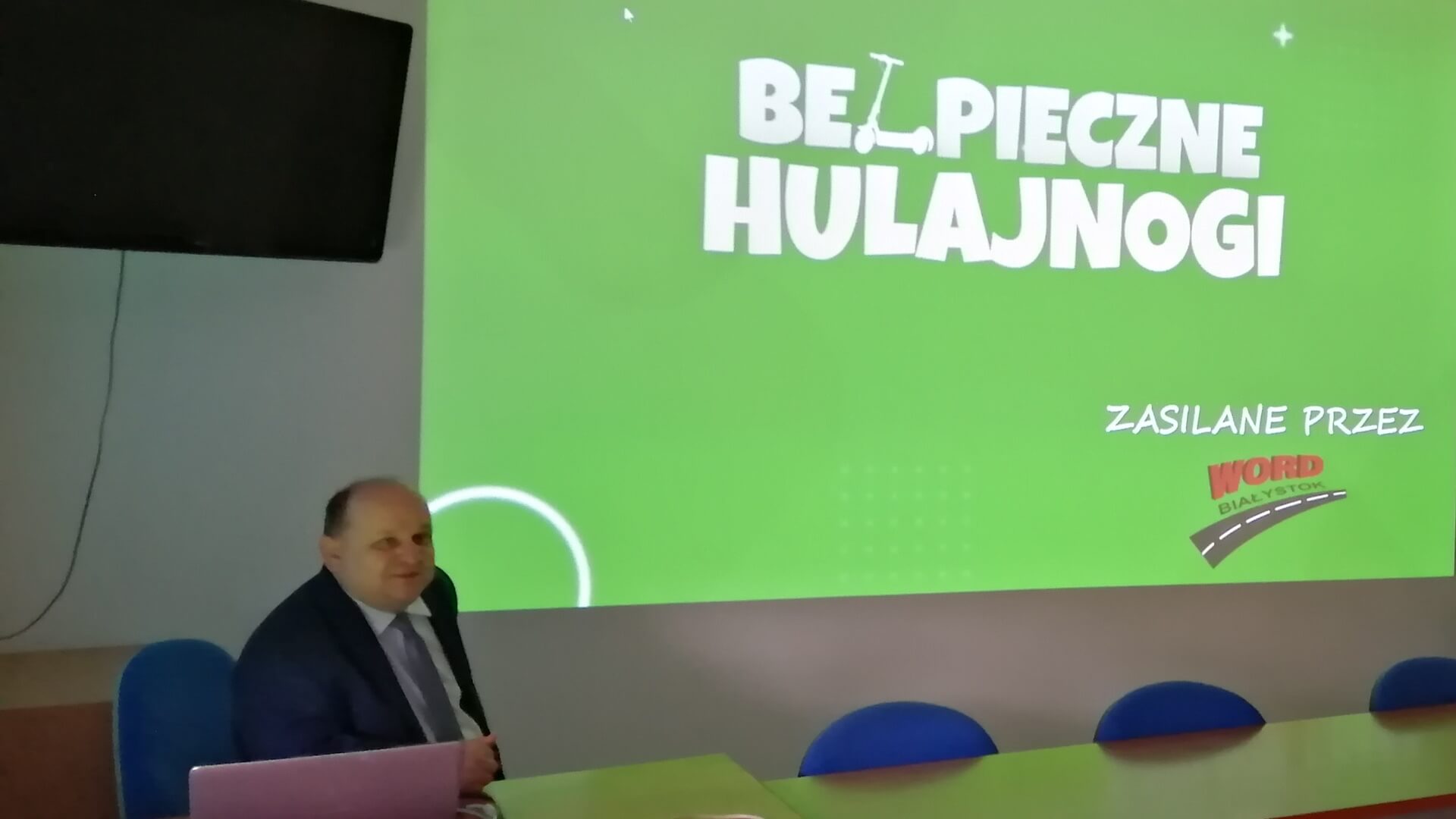 Białostocki WORD organizuje zajęcia w szkołach o jeździe na hulajnogach