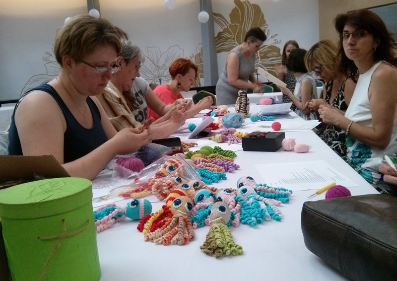 Białystok:  Ręcznie robione ośmiorniczki dla wcześniaków