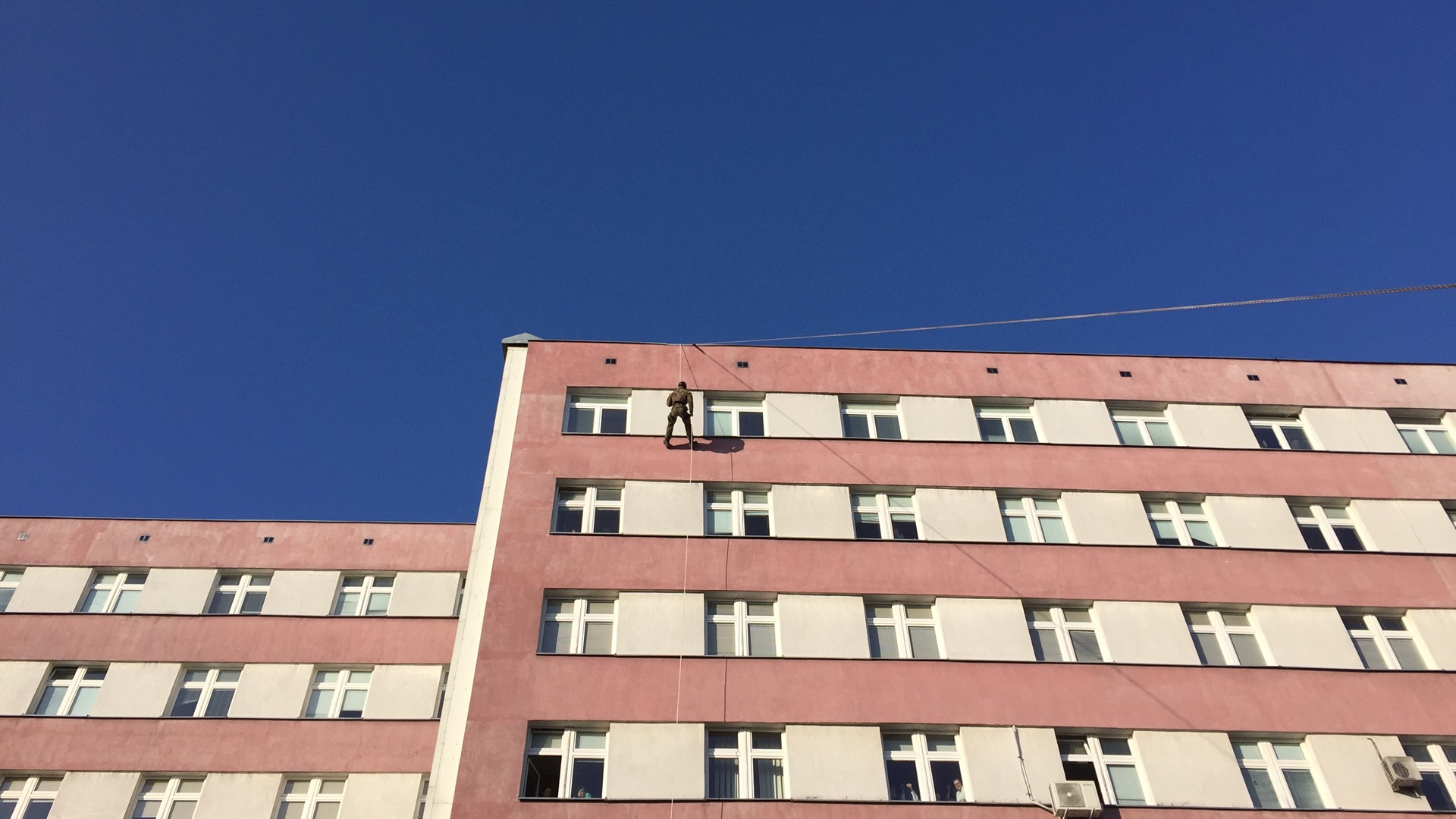 18. Pułk Rozpoznawczy i wolontariusze fundacji "Pomóż Im" przygotowali specjalną akcję mikołajkową