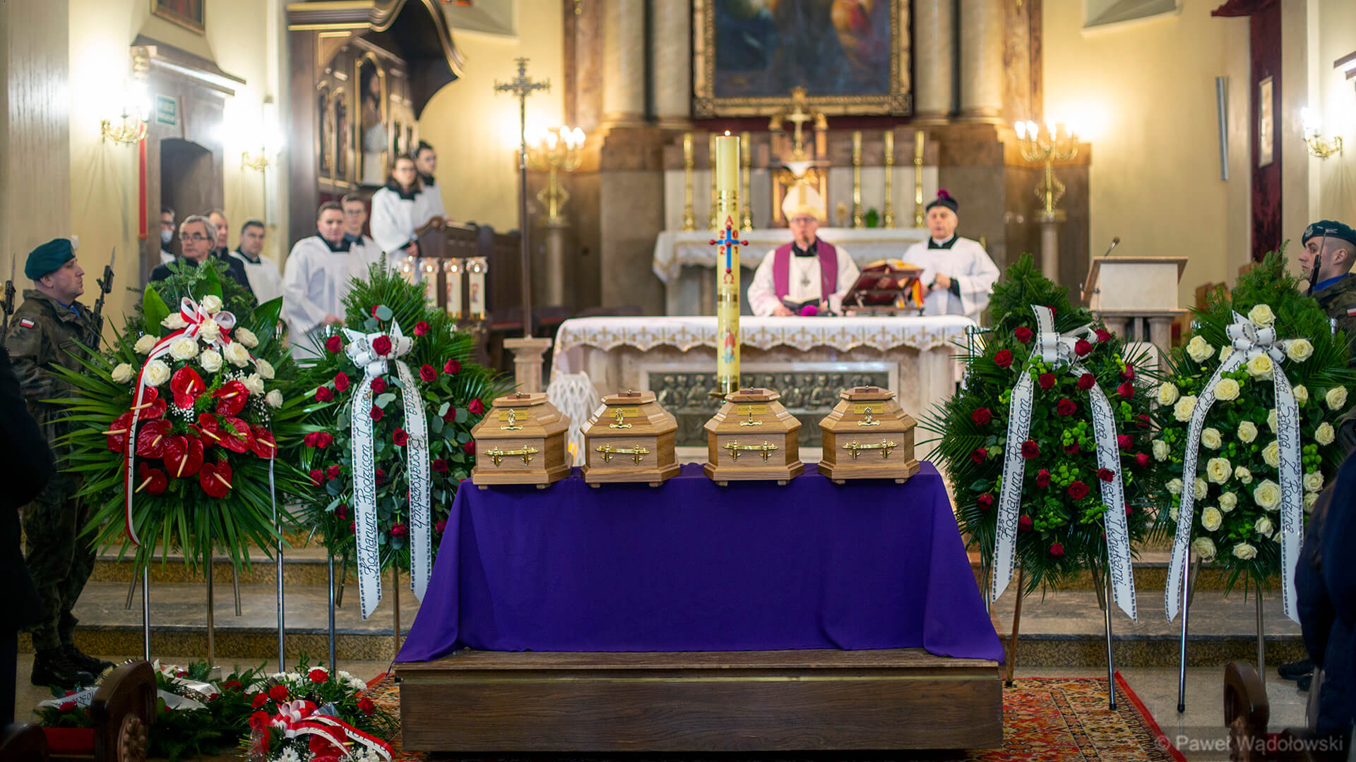 W Jedwabnem uroczyście pochowano szczątki czworga Polaków zamordowanych przez Niemców