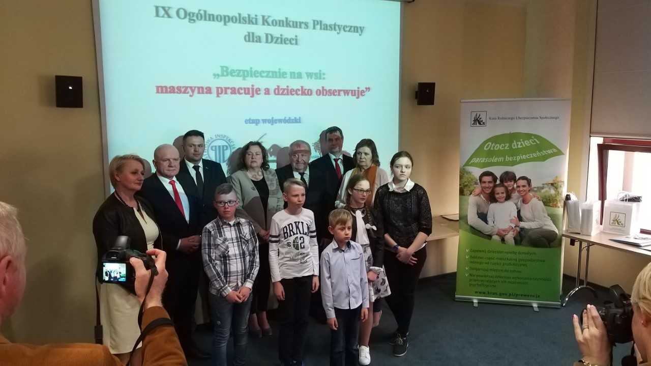 Znamy laureatów konkursu "Bezpiecznie na wsi: maszyna pracuje a dziecko obserwuje"