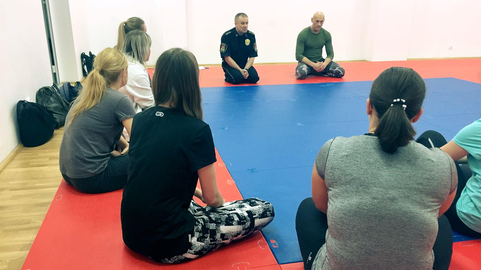 Bezpieczna białostoczanka - straż miejska uczy kobiety jak się bronić