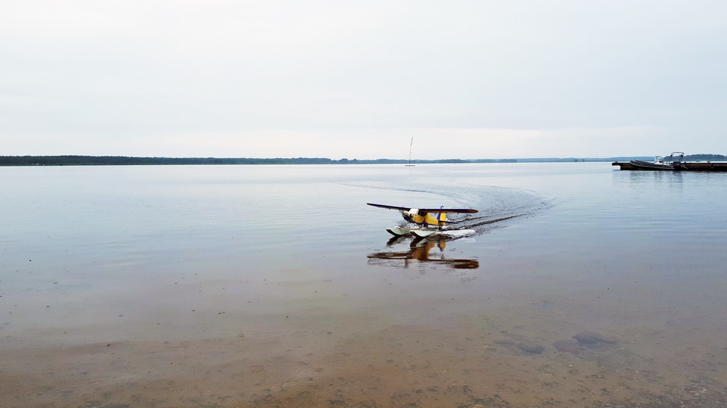 Wyścigi miniaturowych samolotów nad Zalewem Siemianówka