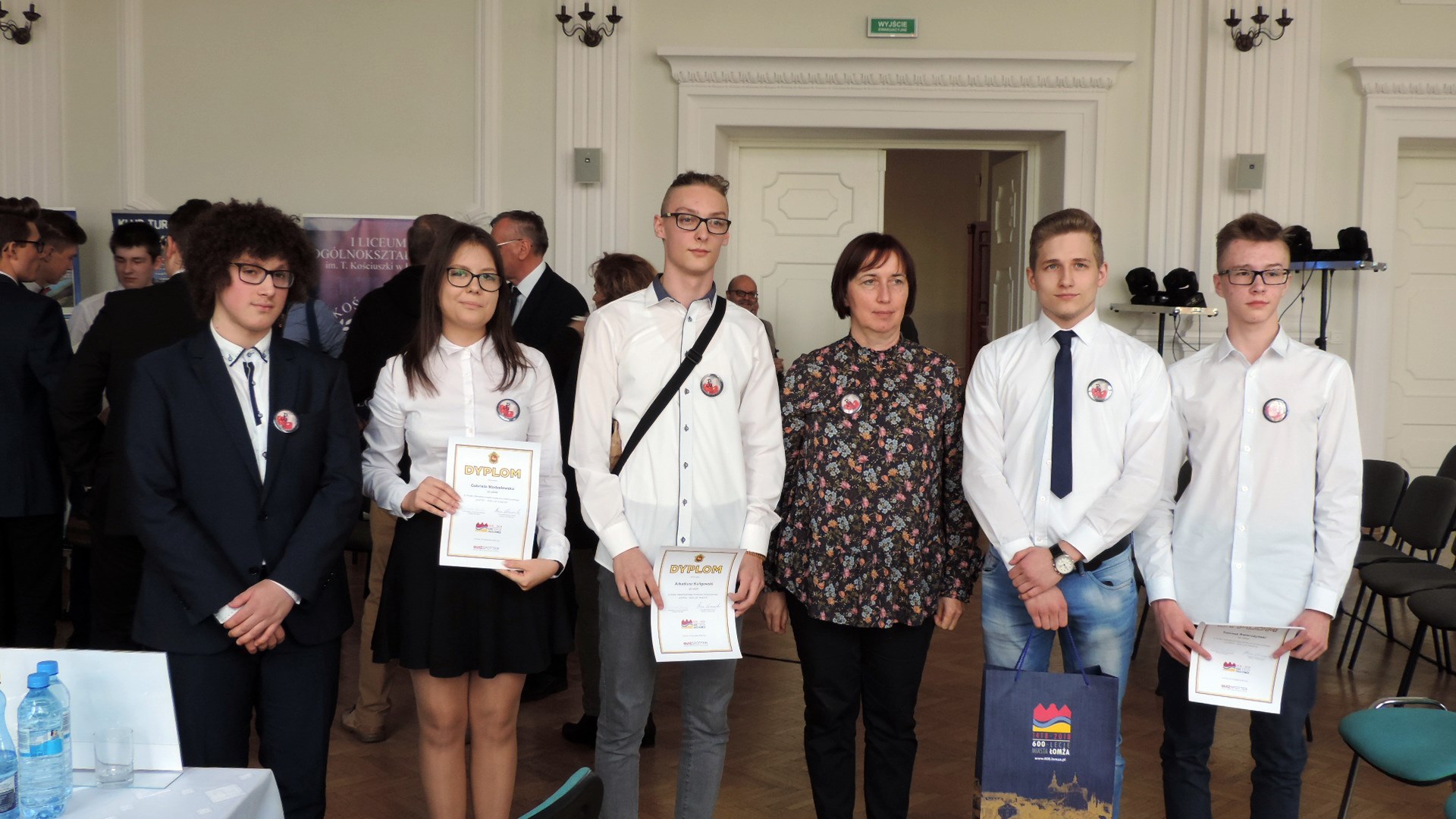 Drużyna III Liceum Ogólnokształcącego wygrała konkurs "Łomża - 600 lat miasta"