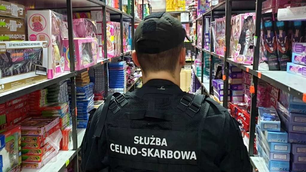 Funkcjonariusze KAS z Białegostoku skonfiskowali ponad 10 tys. nielegalnych zabawek