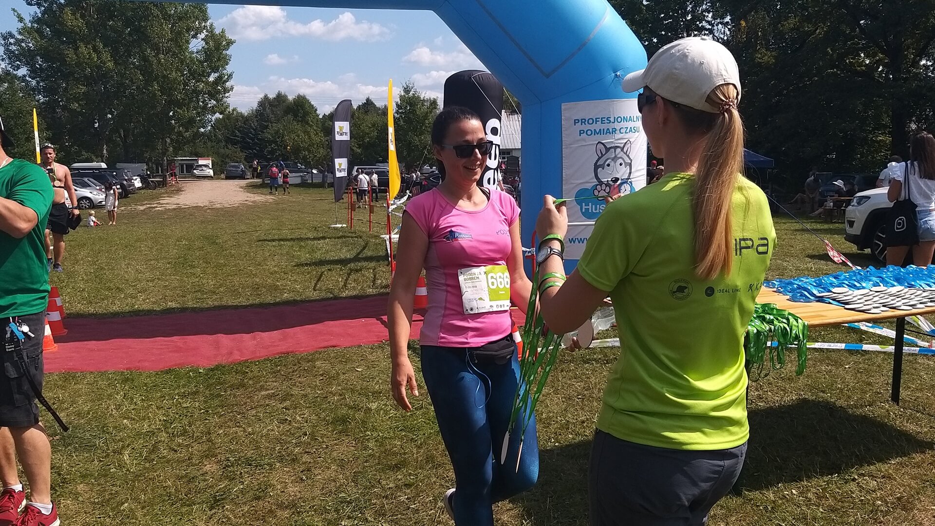 Blisko 300 biegaczy wzięło udział w VII maratonie wokół jeziora Wigry