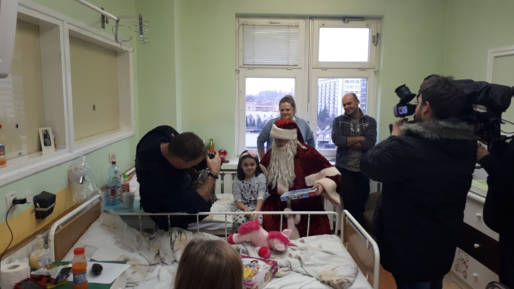 Mikołaj w wojskowym mundurze odwiedził dzieci w UDSK w Białymstoku