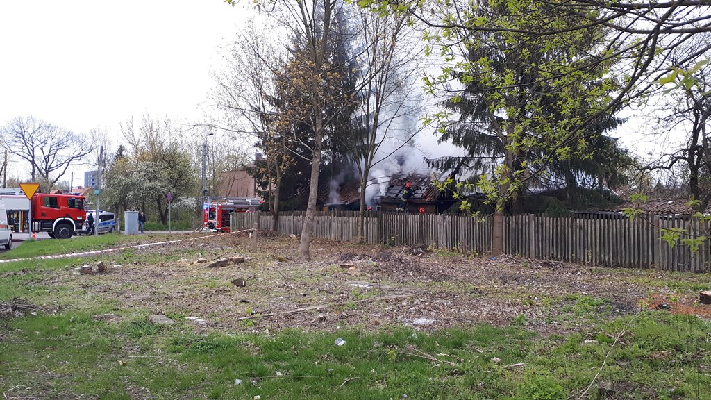 Pożar drewnianego domu przy ul. Bema w Białymstoku