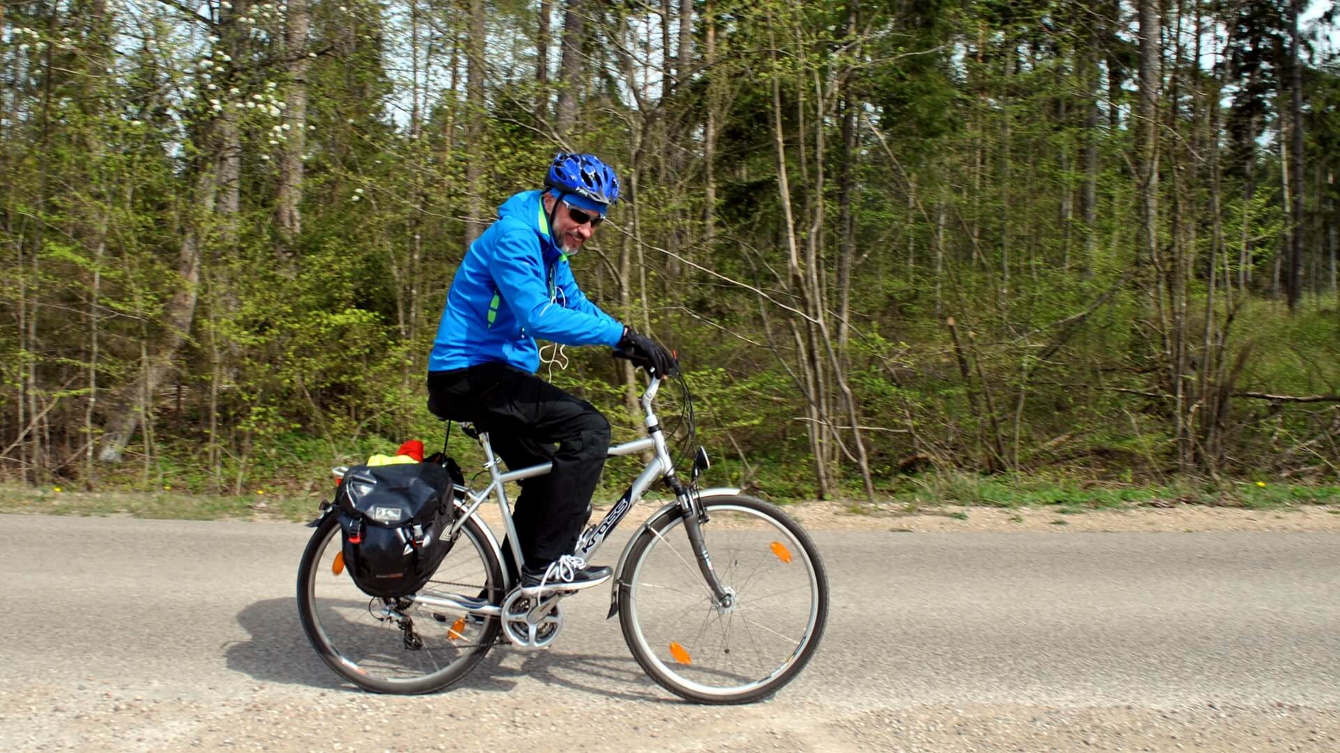 Kilkadziesiąt osób wzięło udział w rajdzie rowerowym do wydm nad Narwią