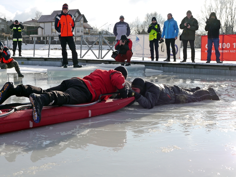 Suwałki:  Akcja dotycząca bezpiecznego zachowania się na zamarzniętych zbiornikach wodnych