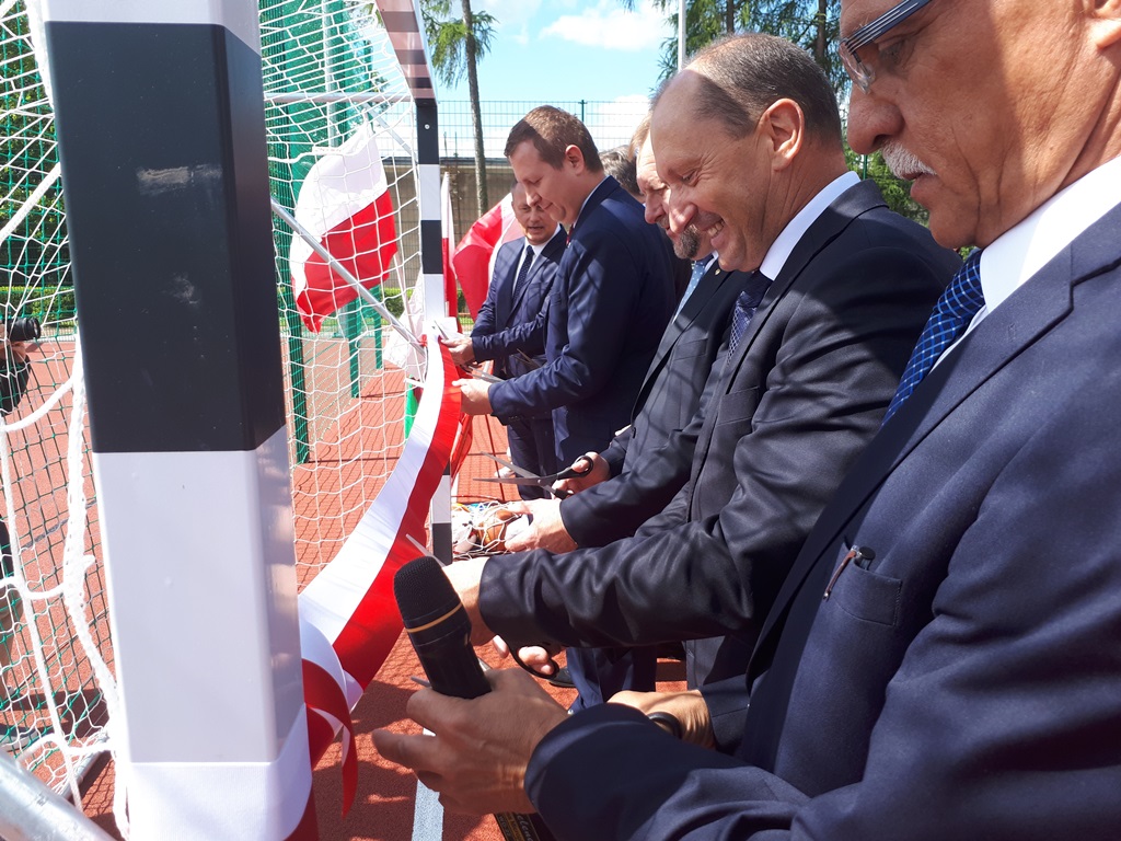 Uczniowie w Czartajewie mają nowe boisko