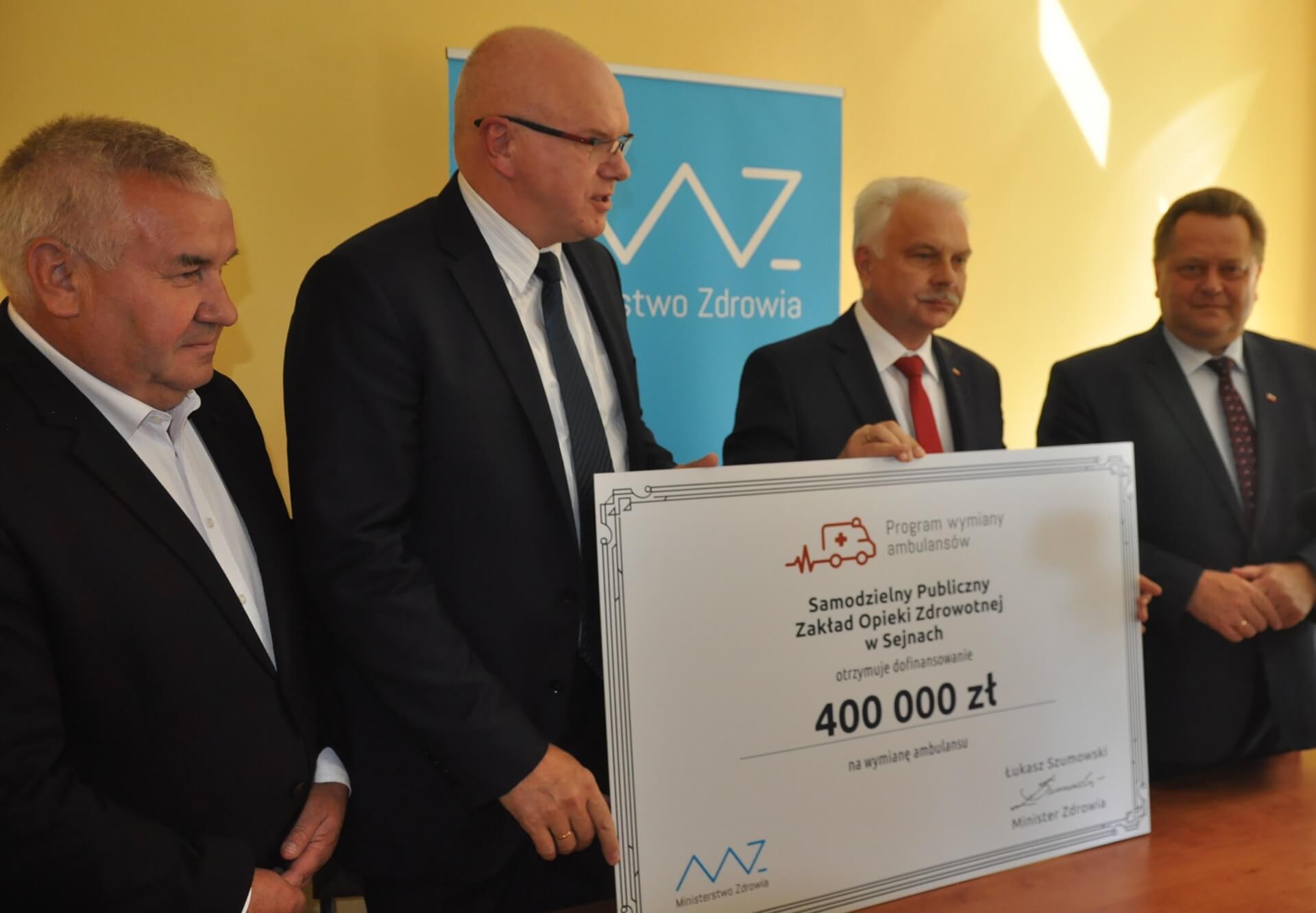 4 podlaskie stacje pogotowia dostały pieniądze na zakup karetek