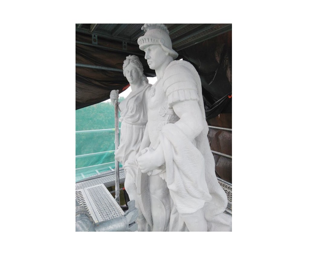 Kolejne rzeźby przy Pałacu Branickich odzyskały swój blask