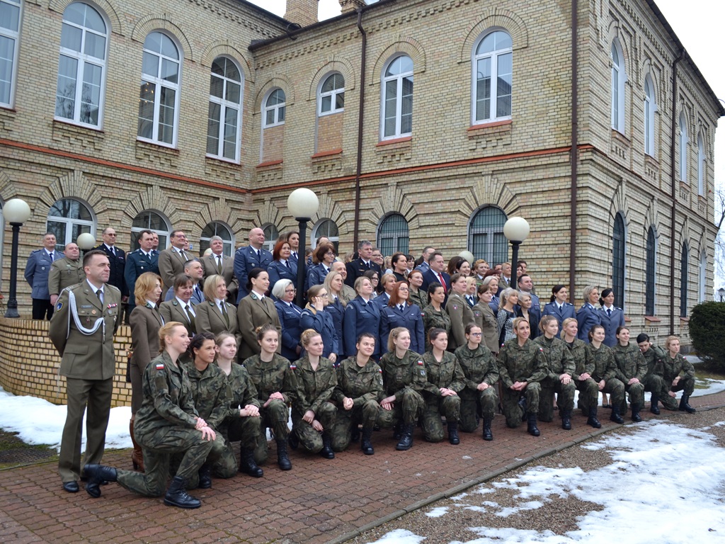 Panie ze służb mundurowych świętowały Dzień Kobiet w Suwałkach i Łomży