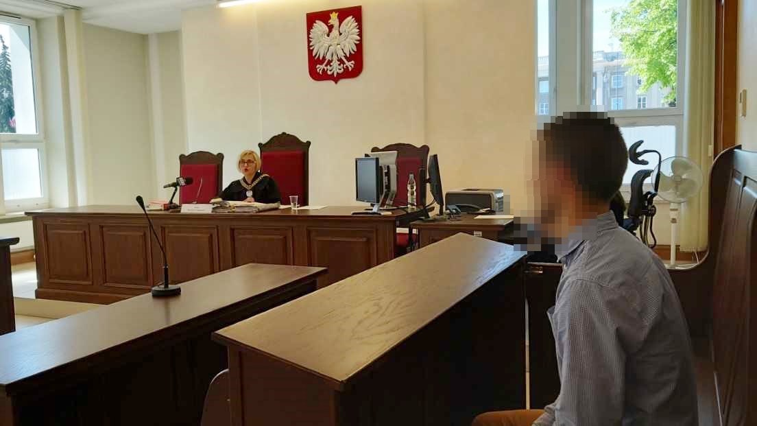 Białostocki sąd obniżył karę dla jednego z podpalaczy prawosławnej kapliczki w Knorydach